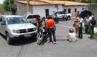 Acidente deixa homem ferido na Avenida Santos Drumont.
