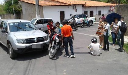 Acidente deixa homem ferido na Avenida Santos Drumont. (Foto: Reprodução Internet)