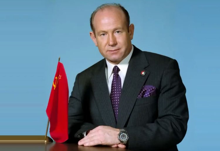 Alexei Leonov foi o primeiro astronauta a caminhar no espaço.