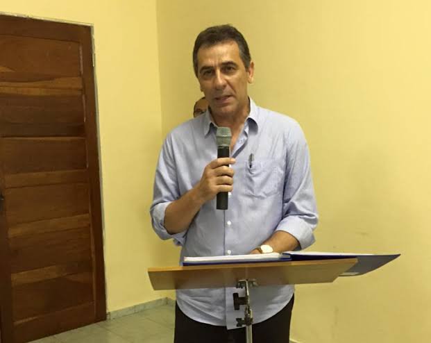 Gilberto Júnior é multado por não pagar INSS.