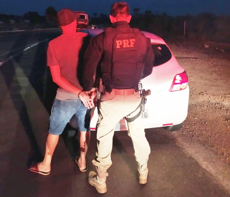 Homem poderá responder por três crimes.