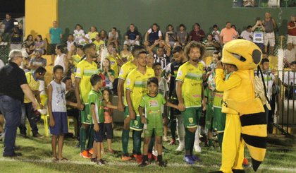 Ingressos já estão sendo vendidos para primeiro jogo da final. (Foto: Romário Mendes/RiachãoNet) Ingressos já estão sendo vendidos para primeiro jogo da final. (Foto: Romário Mendes/RiachãoNet)