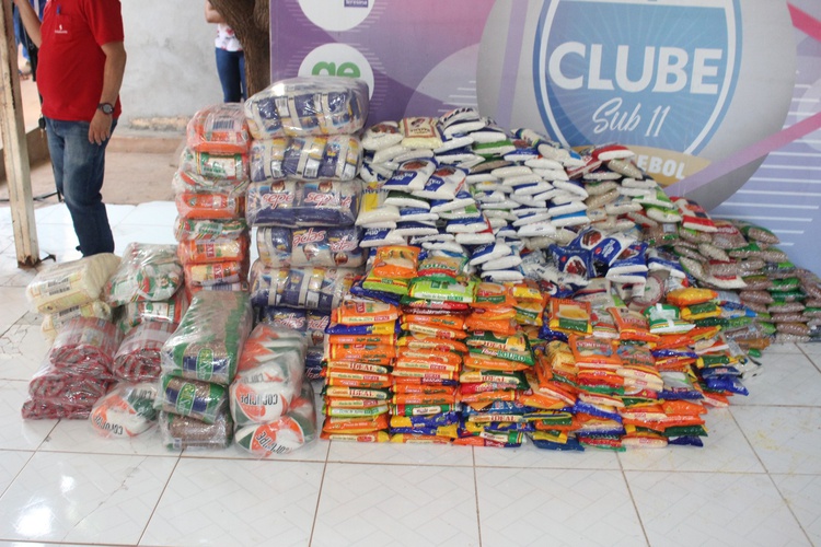 Taça Clube Sub-11 arrecada 1 tonelada de alimentos.