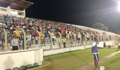 Torcida comparece no Tibério Nunes para Corisabbá x Timon. (Foto: Repórter Amarelinho)