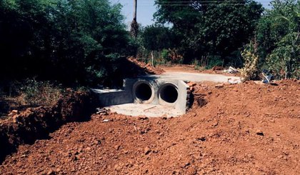 Limpeza está sendo feita para desobstruir passagens de água. (Foto: Prefeitura de Picos/Divulgação)