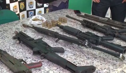 Polícia Civil apreende cinco fuzis que seriam usados para assaltos a bancos. (Foto: Divulgação) Polícia Civil apreende cinco fuzis que seriam usados para assaltos a bancos. (Foto: Divulgação)