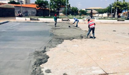 Quadra da Praça do PCC está sendo revitalizada. (Foto: Prefeitura de Picos/Divulgação)