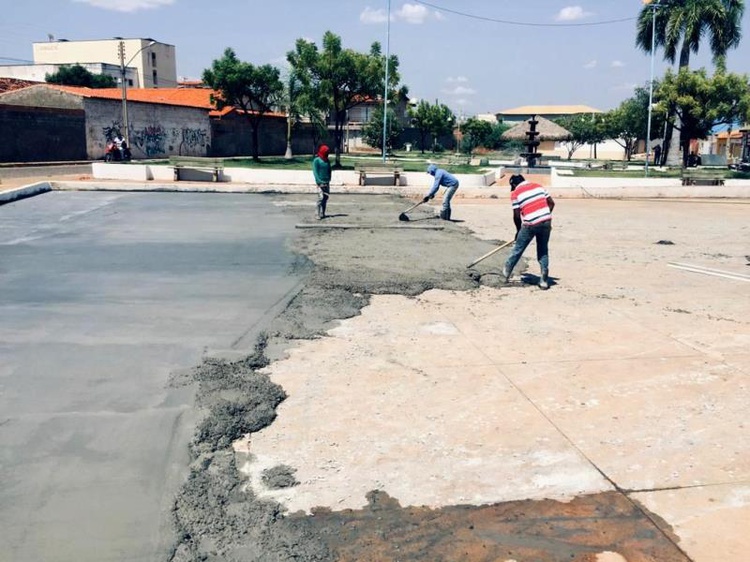 Quadra da Praça do PCC está sendo revitalizada.