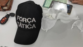 Trouxinhas de cocaína são apreendidas com dois homens em Floriano.