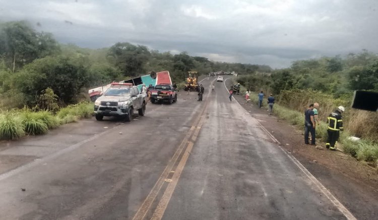 Acidente de ônibus causou a morte de duas mulheres.