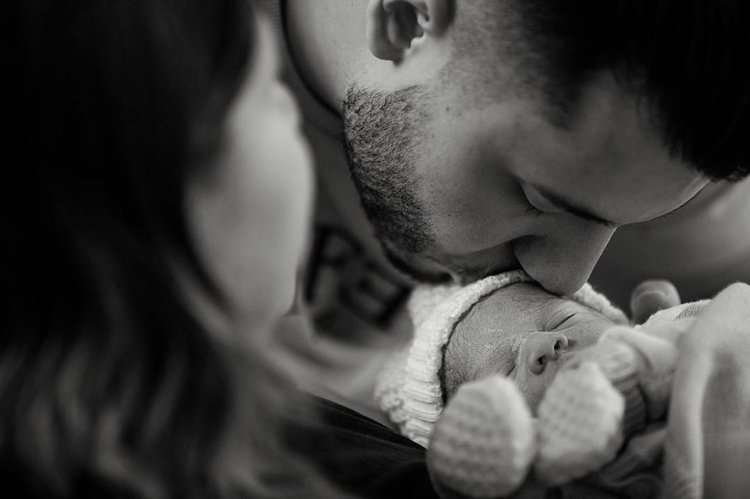 Marília Mendonça dá a luz ao seu primeiro filho, chamado Léo.