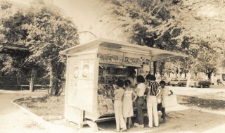 Nos anos 80, a banca já havia mudado sua localização para a Praça Dr. Sebastião Martins.
