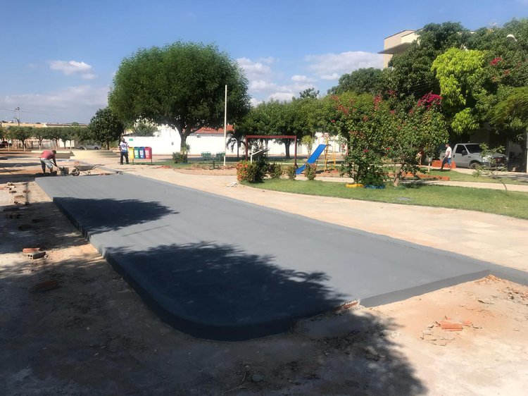 Praça Jornalista Tantonho Silva, em Picos (PI).