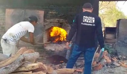 ). A droga apreendida em novembro de 2018 foi queimada na cidade de Barão de Grajaú, Maranhão (Foto: Douglas Cordeiro)
