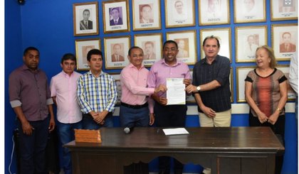 Assinatura do edital de convocação dos aprovados do concurso 2019 (Foto: Reprodução/Prefeitura de Floriano)