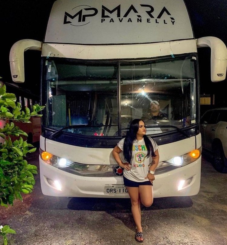 Cantora Mara Pavanelly