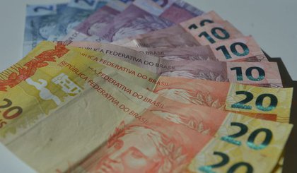 O salário vai passar de R$ 1 mil pela primeira vez na história (Foto: Marcello Casal/Agencia Brasil) O salário vai passar de R$ 1 mil pela primeira vez na história (Foto: Marcello Casal/Agencia Brasil)