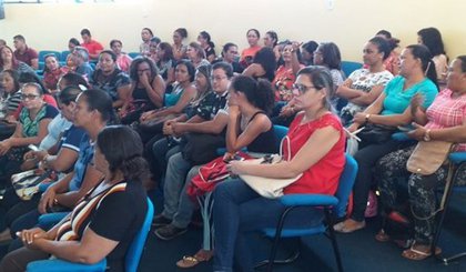 Professores paralisaram as atividades nesta quarta-feira (14) (Foto: Floriano News) Professores paralisaram as atividades nesta quarta-feira (14) (Foto: Floriano News)