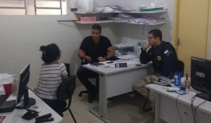 A mulher prestou depoimento na Polícia Civil de Floriano (Foto: Reprodução)