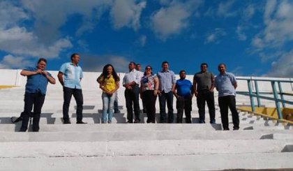 Visita da prefeitura ao estádio Tiberão (Foto: Repodução)