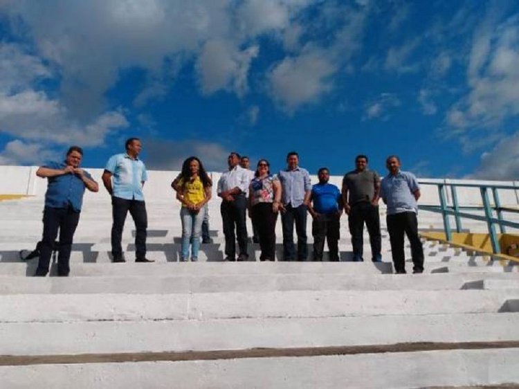 Visita da prefeitura ao estádio Tiberão