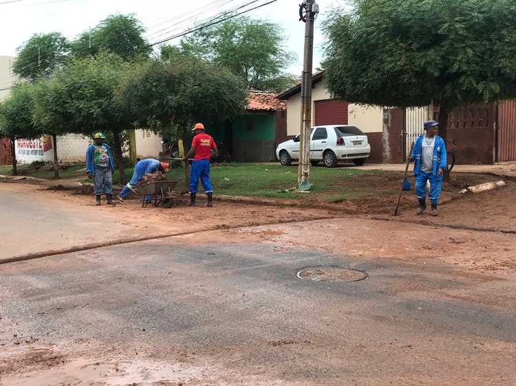 Limpeza faz parte das ações realizadas pela prefeitura.