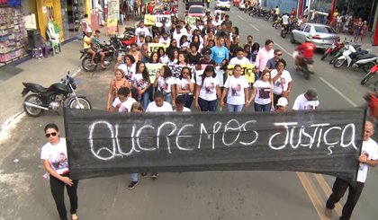 Manifestação foi realizada por familiares e amigos de Ackson. (Foto: Reprodução/TV Clube)
