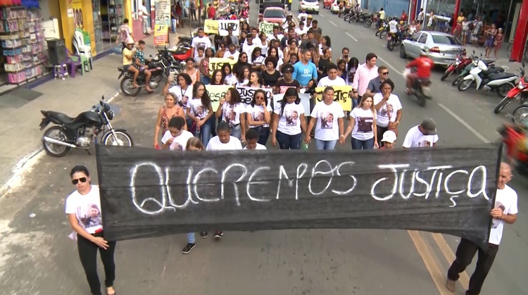 Manifestação foi realizada por familiares e amigos de Ackson.