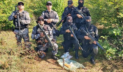 Operação apreendeu drogas, dinheiro e prendeu dois suspeitos. (Foto: Divulgação/Polícia Militar)