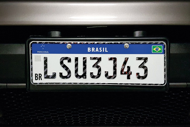 Placa Mercosul passará a ser obrigatória para alguns veículos a partir do dia 31.
