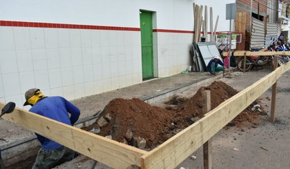 Prefeitura de Picos inicia obras de duas paradas de ônibus climatizadas. (Foto: Prefeitura de Picos/Divulgação)