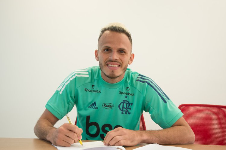 Renê renovou com a equipe carioca até dezembro de 2022.