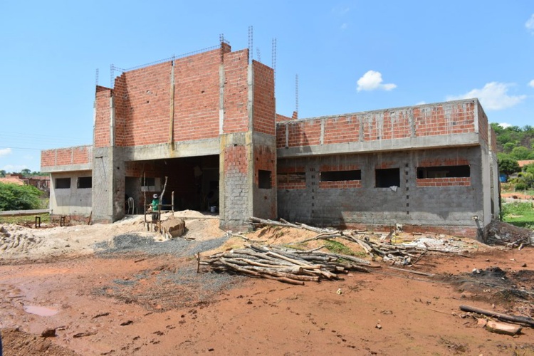 UBS está sendo construída no bairro Emaús, em Picos.