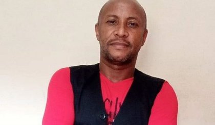 Cantor Manoel Carvalho morreu aos 48 anos, vítima da Covid-19. (Foto: Reprodução Piauí Notícias)