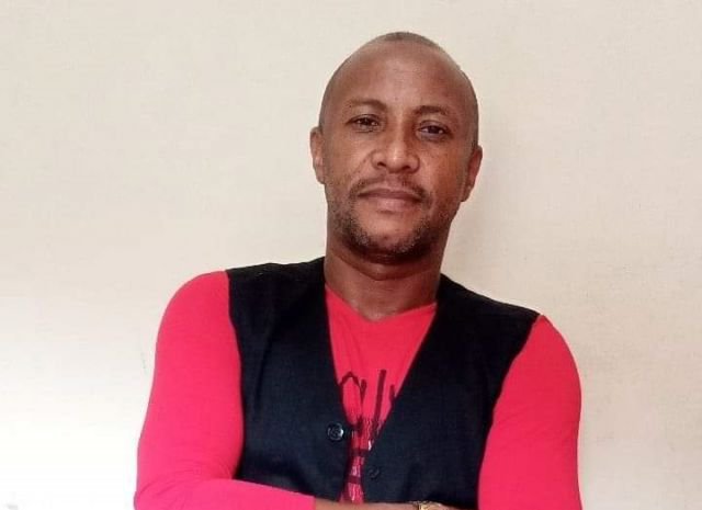 Cantor Manoel Carvalho morreu aos 48 anos, vítima da Covid-19.