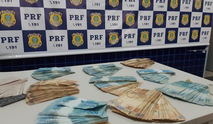 Dinheiro possivelmente seria fruto de crime eleitoral. (Foto: PRF/Divulgação)