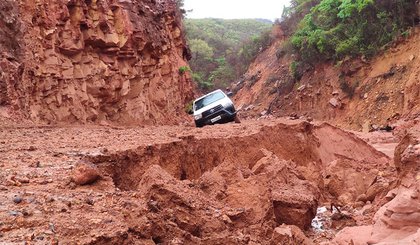 PI-392 se rompe após chuva atingir a região. (Foto: Reprodução Cidade Verde)