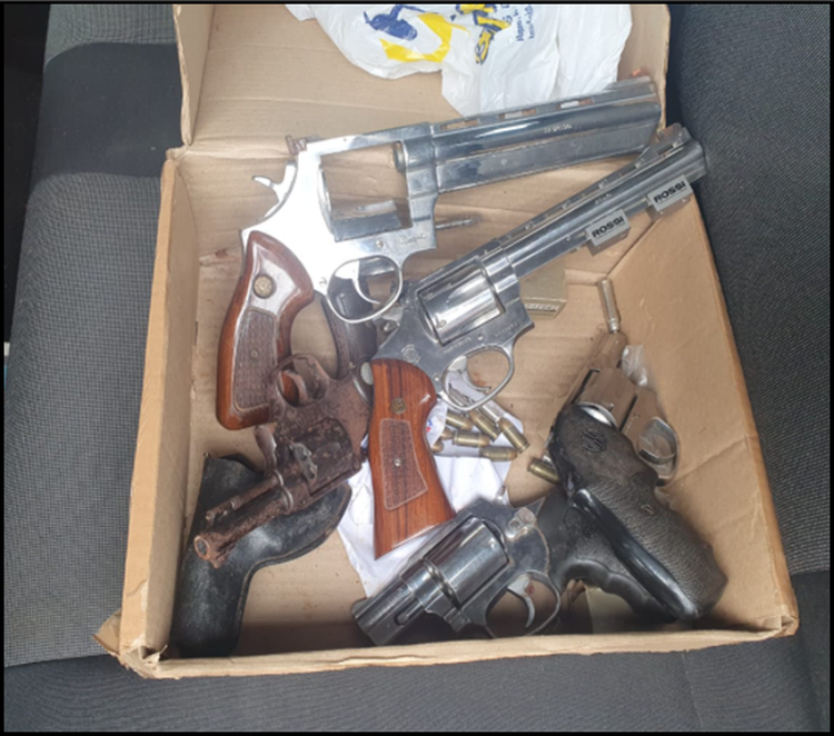 Seis armas foram apreendidas durante Operação Carga Muito Pesada.