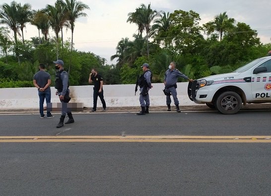 Corpo carbonizado é encontrado em ponte na BR-230.