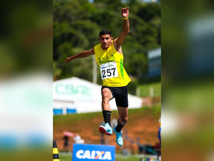 Felipe Cauã Campelo da Silva conquistou o primeiro lugar na modalidade salto triplo.