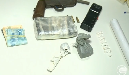Cadeirante é preso com droga e arma de fogo no Residencial Alto da Cruz. (Foto: Reprodução/TV Clube)