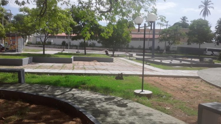 Praça Antenor Neiva, em Picos.