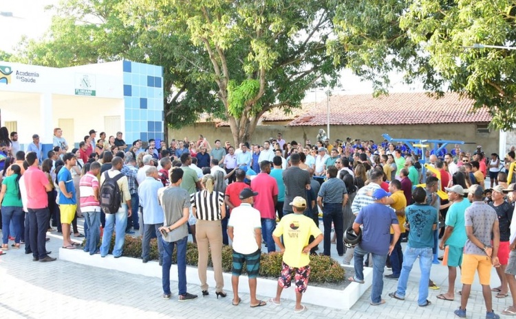 Academia de Saúde e praça no bairro Bom Lugar.