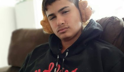 Ackson dos Reis Gomes, de 18 anos, foi atingido por dois tiros. (Foto: Arquivo Pessoal)