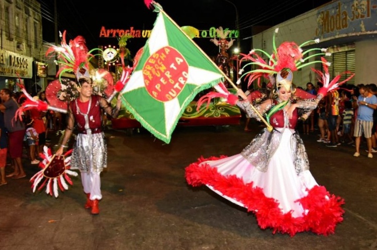 Arrocha um Aperta Outro é a grande vencedora do desfile das escolas de samba de Floriano