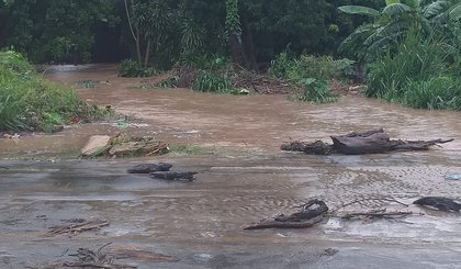 Forte chuva deixou diversas ruas de Floriano alagadas. (Foto: Arquivo Pessoal / Aparecida Santana)