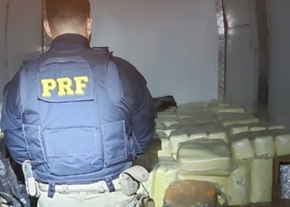 PRF apreende carga de queijos em Picos.
