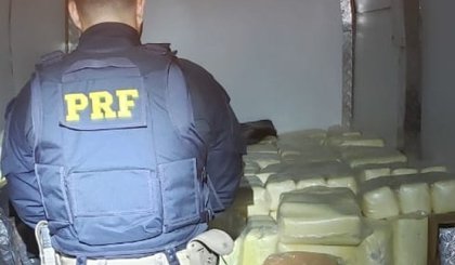 PRF apreende carga de queijos em Picos. (Foto: PRF/Divulgação)