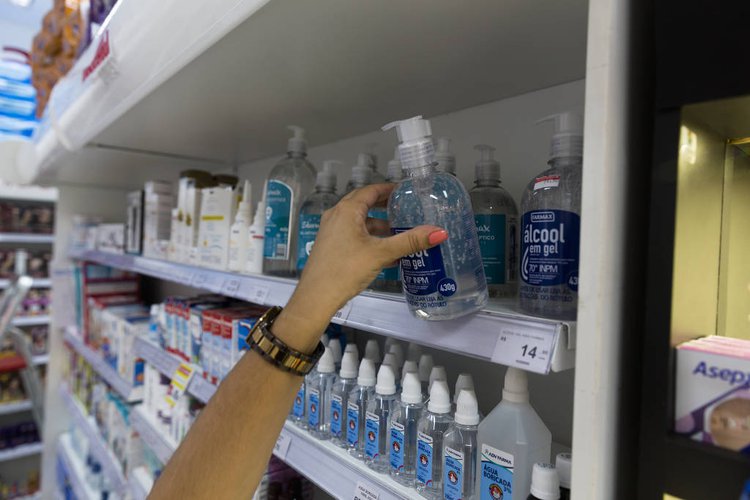 Empresas que fabricam álcool em gel, máscaras e outros insumos serão beneficiadas.