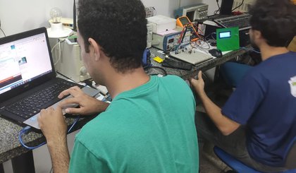 Equipe desenvolve projeto para que um respirador atenda até quatro pacientes. (Foto: Equipe Pulmonar/ Divulgação)
